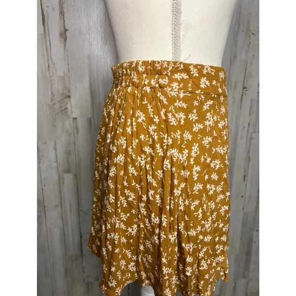 Vestique Women's Yellow Floral Ruffle Wrap Skort Size Small Summer Casual - Picture 4 of 9
